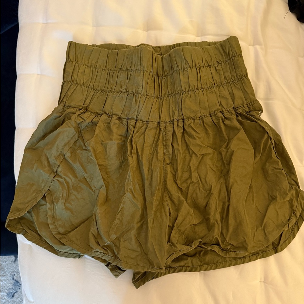 Green Athletic Shorts with Elastic Waistband and Bubble Silhouette